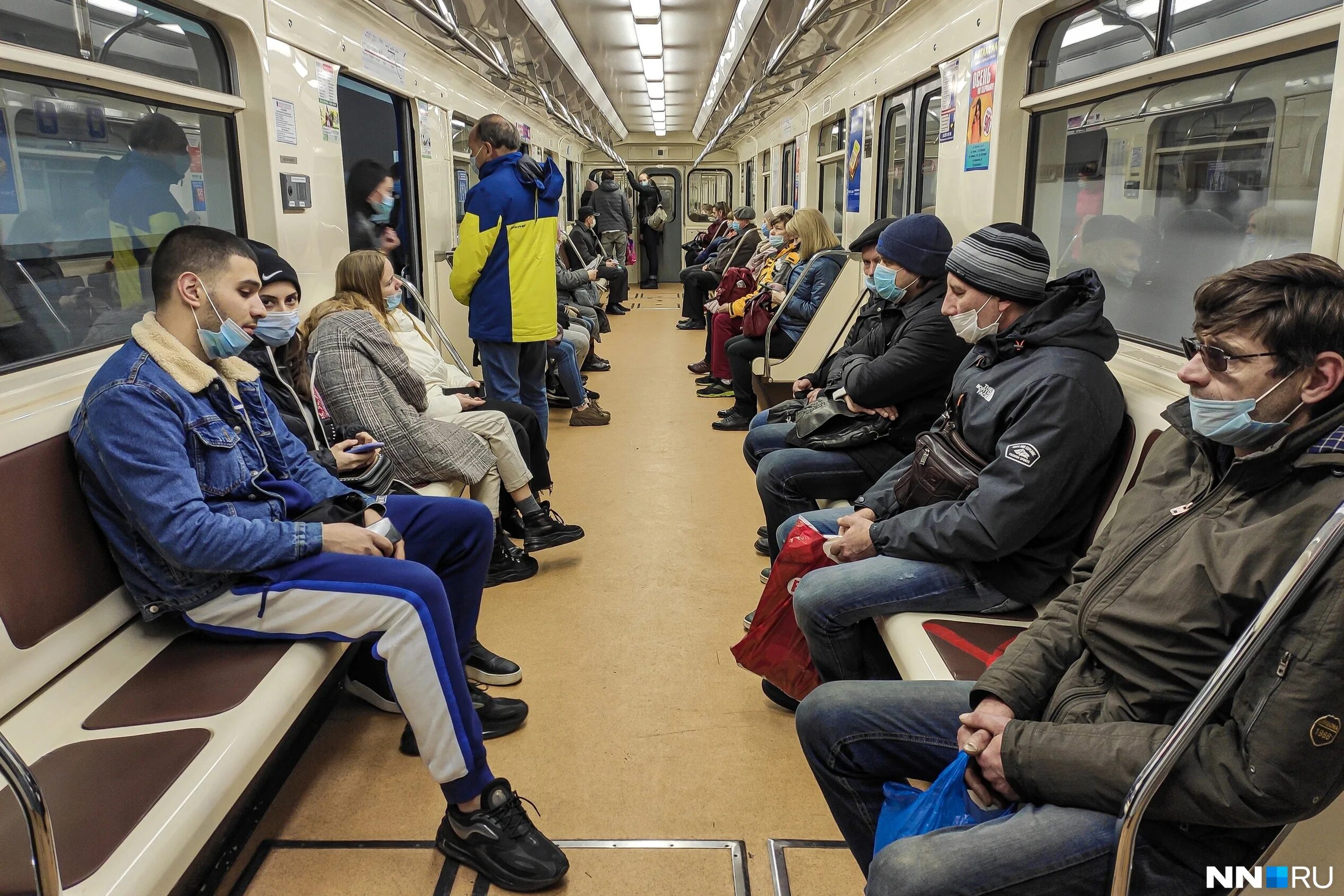 работа метро в новогоднюю ночь нижний новгород. новогодний вагон метро. станции кировская метрополитена нижний новгород. новогоднее метро в нижнем новгороде. работа метро в новогоднюю ночь нижний новгород.