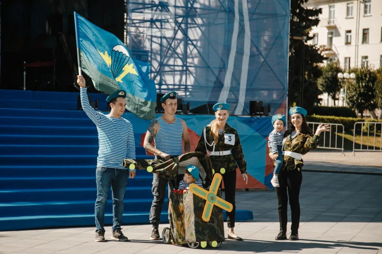 Дефиле чебоксары. Парад колясок ко дню города. день города чебоксары фоторепортаж. парад колясок в чебоксарах. день города чебоксары картинки 21 августа.