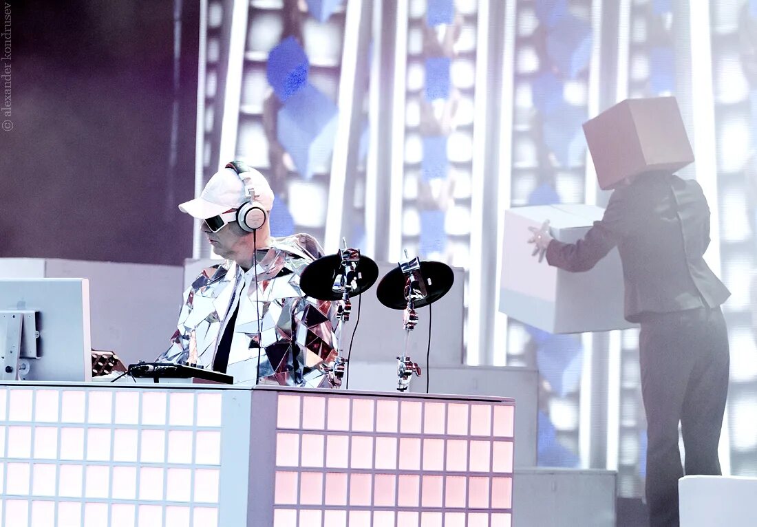 Солист пет шоп бойс. Pandemonium Pet shop boys. Pet shop boys Depeche Mode. Pet shop boys Live in Moscow.