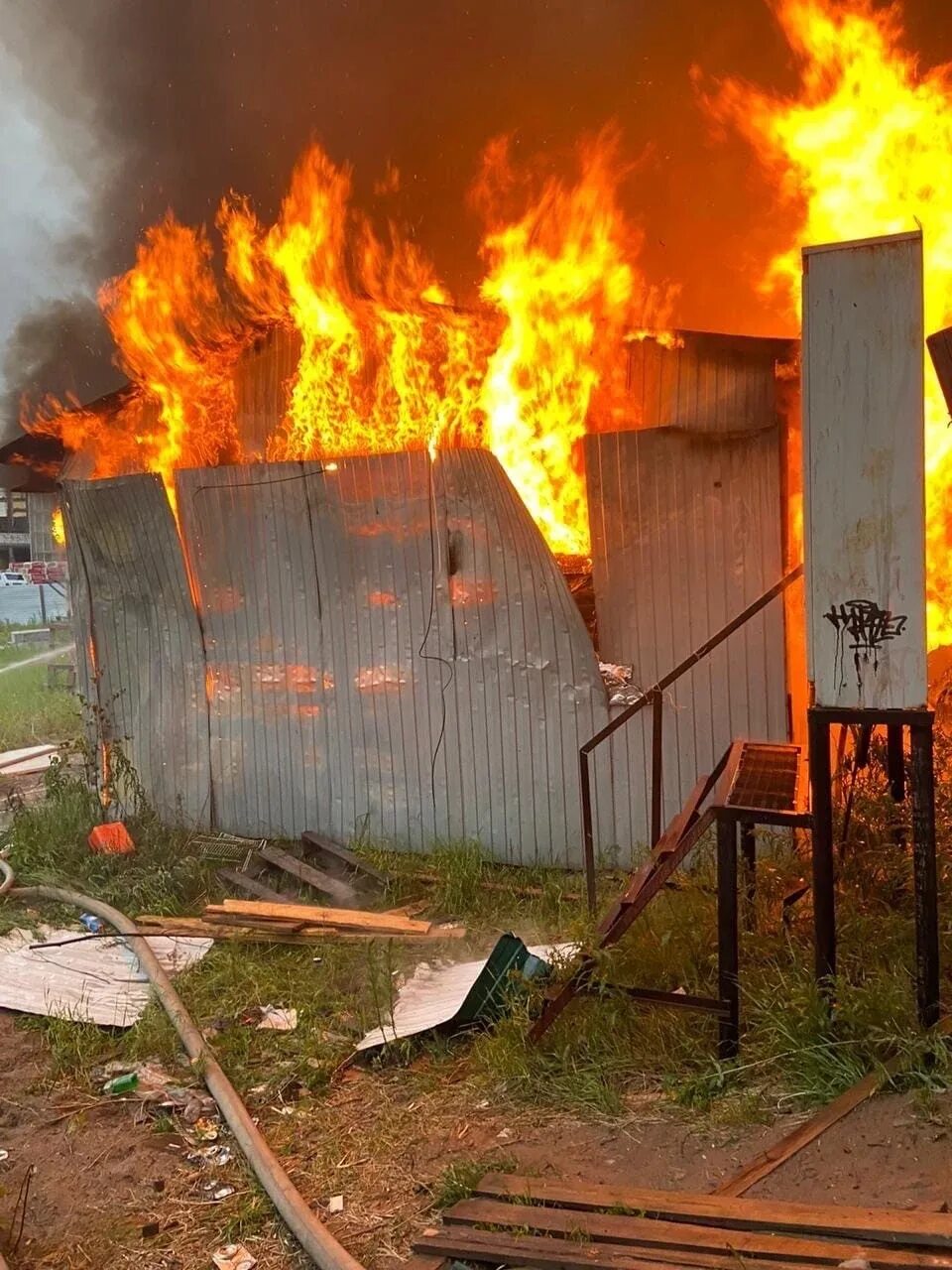 Пожары. Дом горит. Пожар в частном секторе. Сгоревший дом. Видела пожар на улице