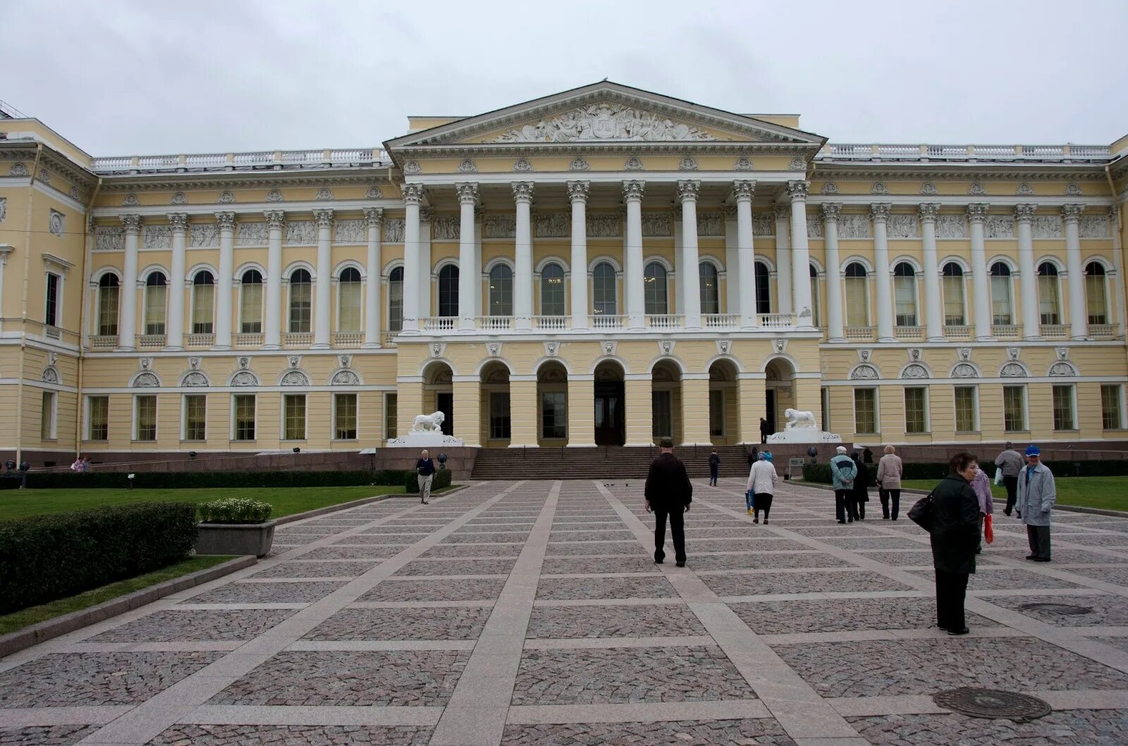 Какое название получил первый русский музей. Гос.русский музей в спб. русский музей главный корпус. государственный русский музей история. как выглядит русский музей.