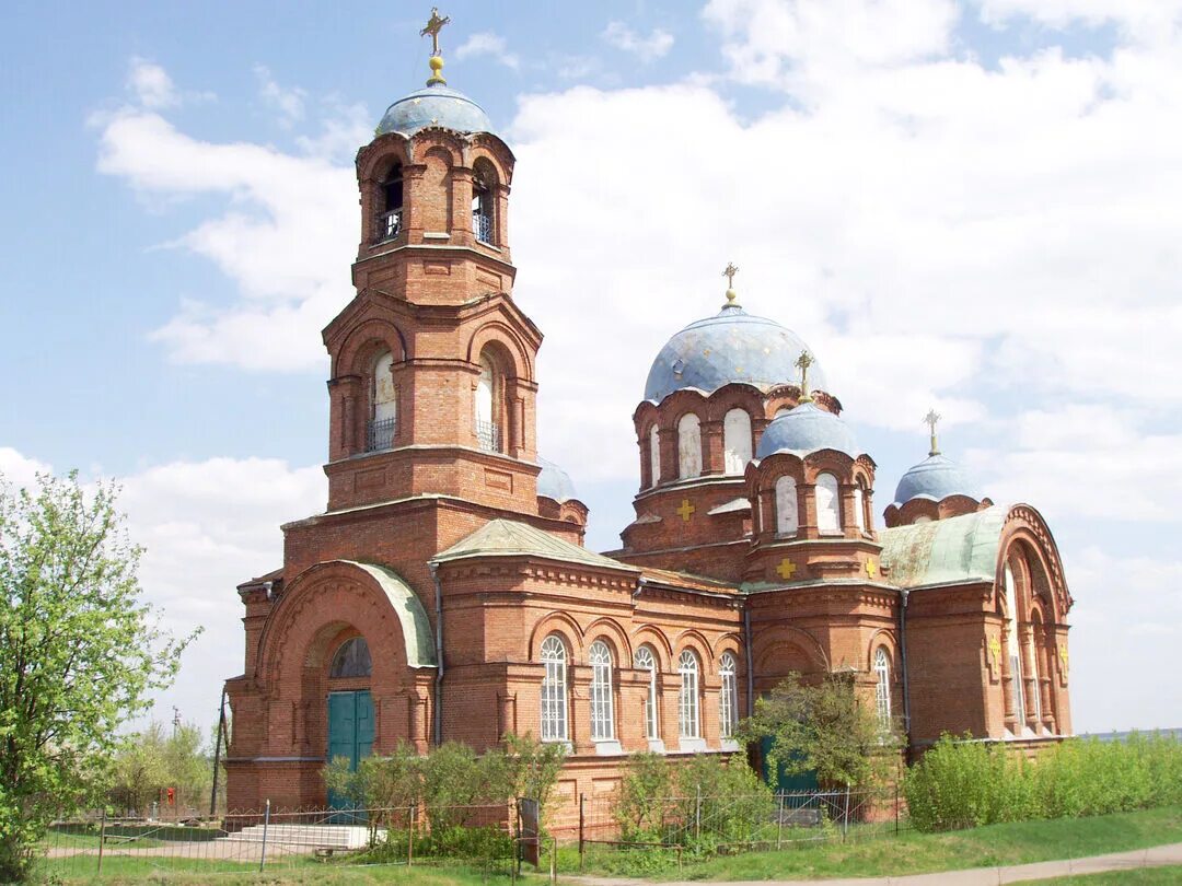 Погода верхний реутец курской области медвенского района. Храм Любицкое Медвенский район. Храм в Любицком Медвенский район Курская область. Церковь Покрова село Любицкое Медвенский район. Село Любицкое Медвенский район Курская область.