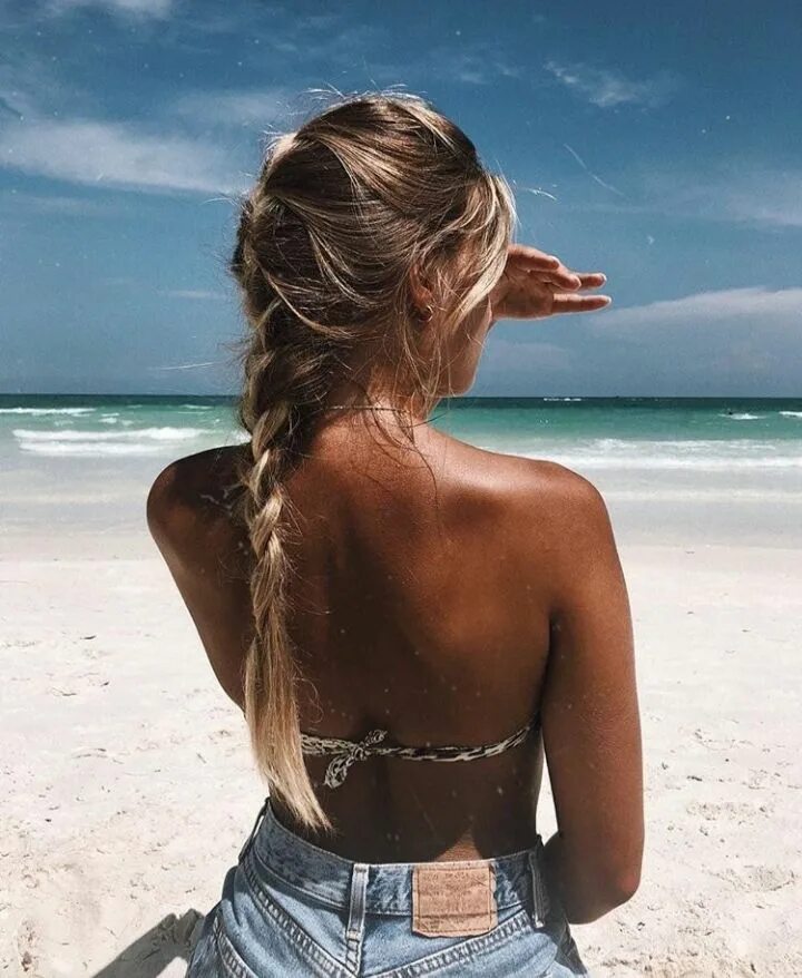 Девушки со смуглой кожей. Брюнетка со спины. Загорелые волосы. Солнце море волосы. Загорелая блондинка.