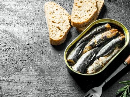 Банка со шпротами