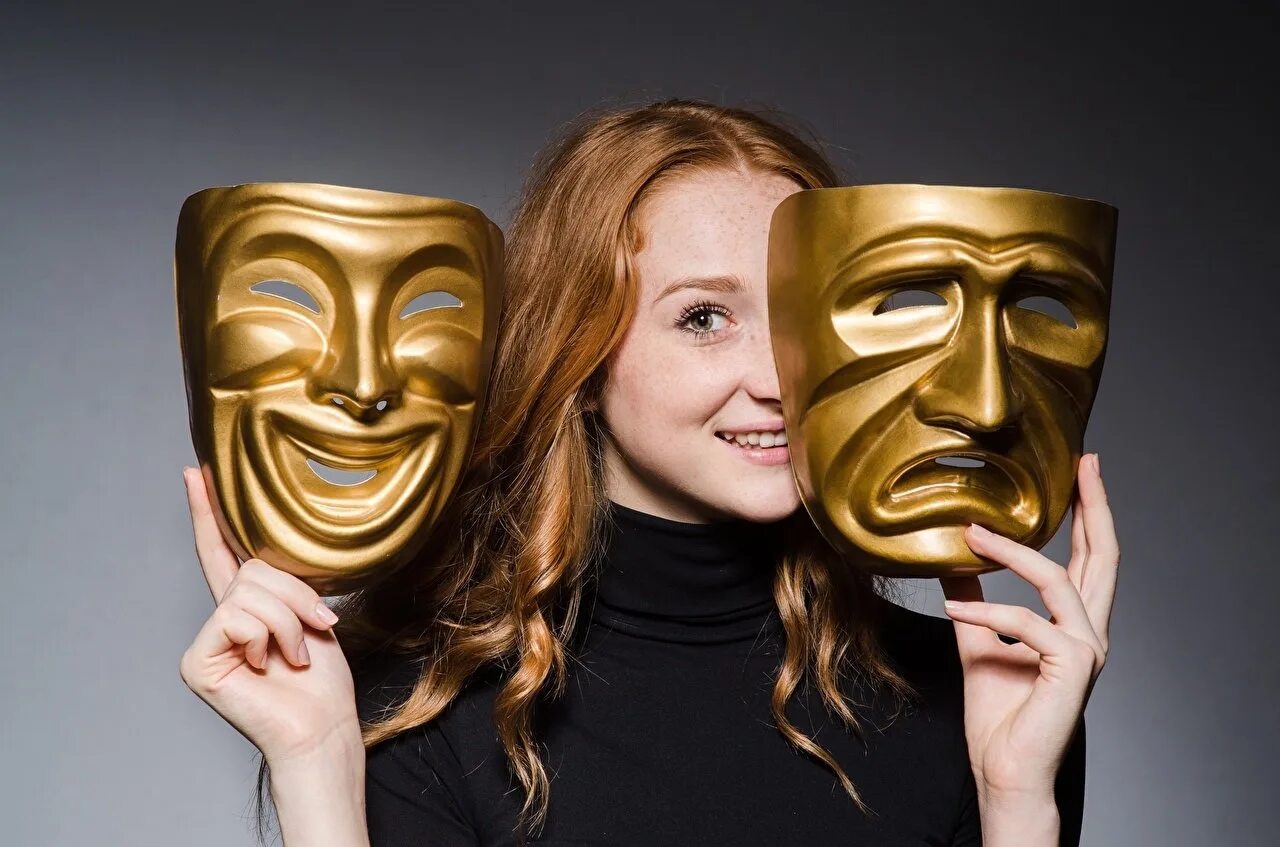 Значении театра в жизни. Маски эмоции. Театральные маски. Человек в маске. Человек в театральной маске.