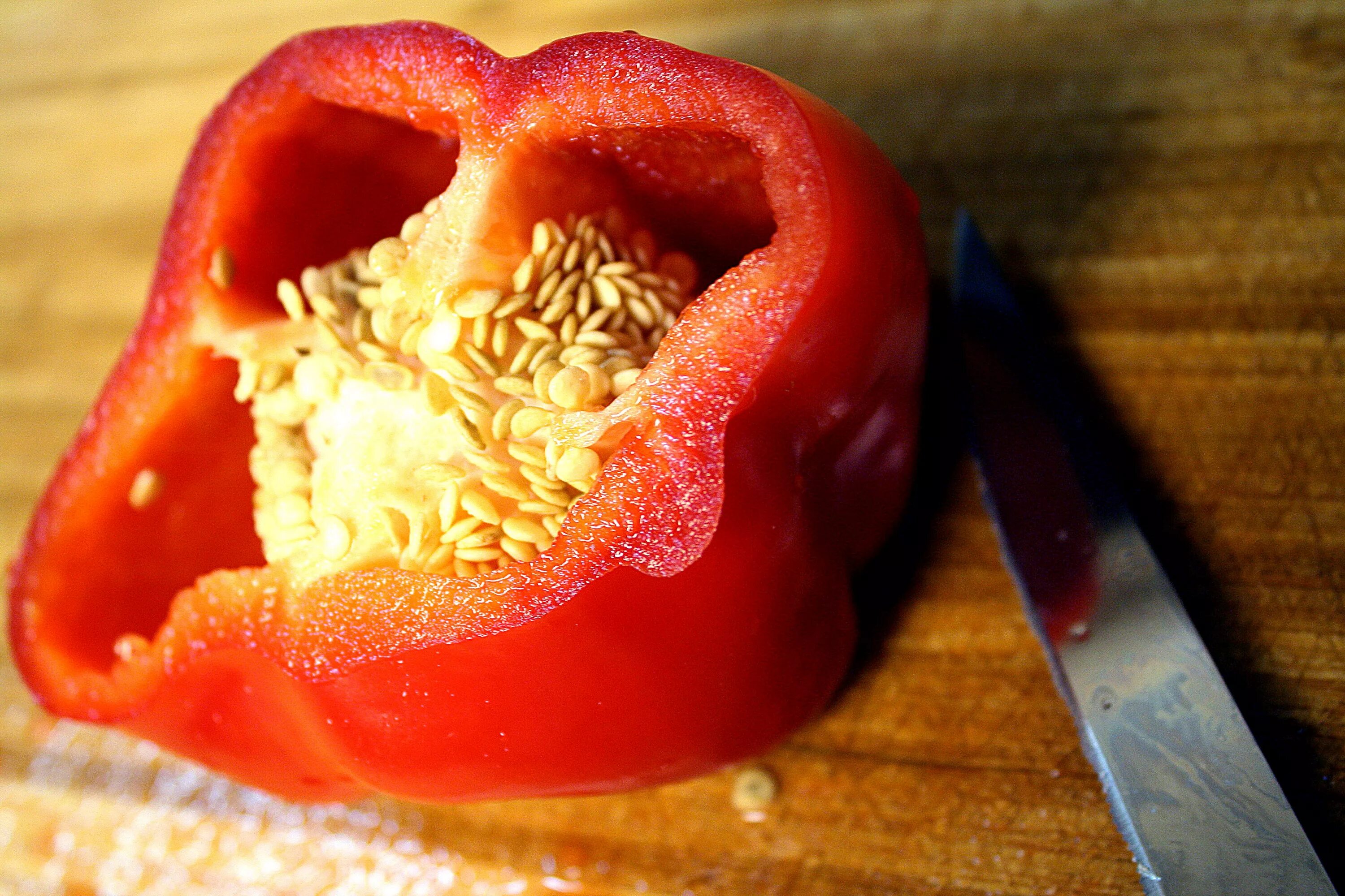 Перец Capsicum annuum. Семена болгарского перца. Болгарский сладкий перец. Семена перца сладкого. Семена из свежего перца купленного в магазине