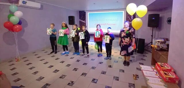 северный маганак прокопьевск. дети прокопьевска. дети прокопьевска. детская площадка. дети на детской площадке.