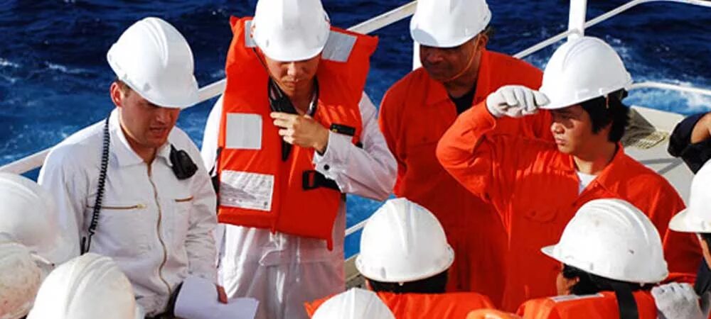 Fujairah crew change. Crew change. Crew change with ampalman. Crew change with ampalman. Шипчандлер фото в экономике.