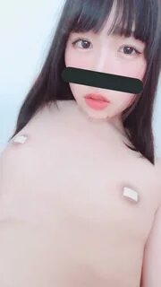 (お っ ぱ い)乳 首 を 絆 創 膏 で 隠 し て る け ど 乳 輪 も 乳 首 も 丸 見 え 状 態... 