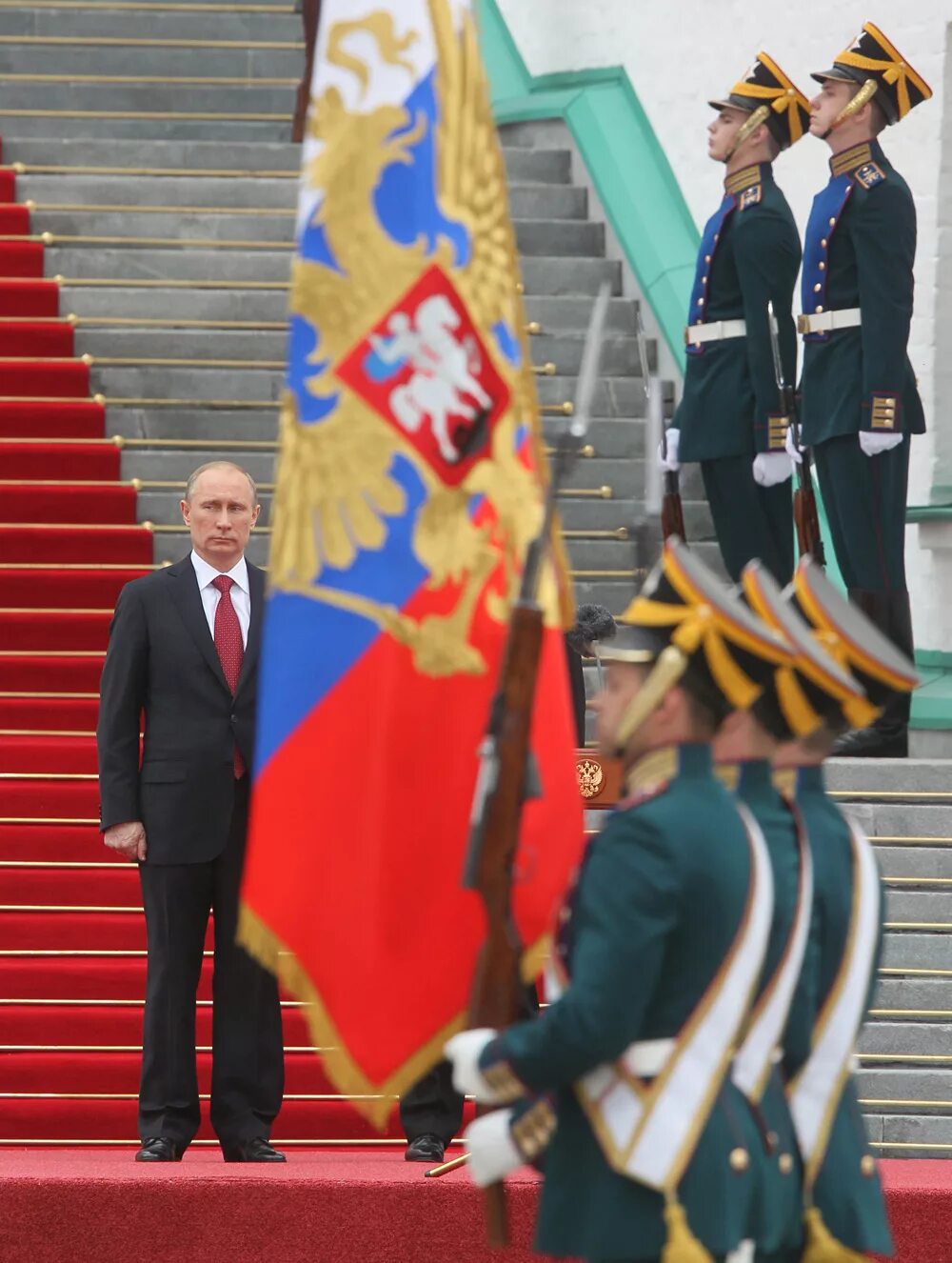 7 мая инаугурация президента. Инаугурация президента России 7 мая 2012. Президентский полк инаугурация. Инаугурация Путина 2018 президентский полк. Президентский полк флаг инаугурация.