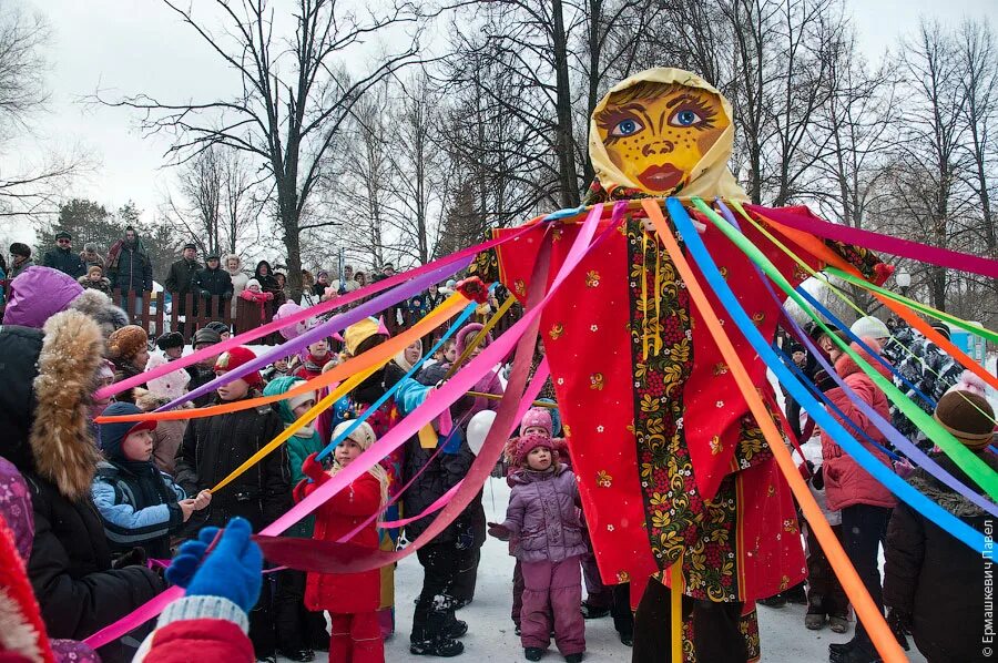 Масленица в 2024 у славян. Масленица в 2022. Конфеты на Масленицу. Масленица в Северном Тушино. Празднование Масленицы в 2022.