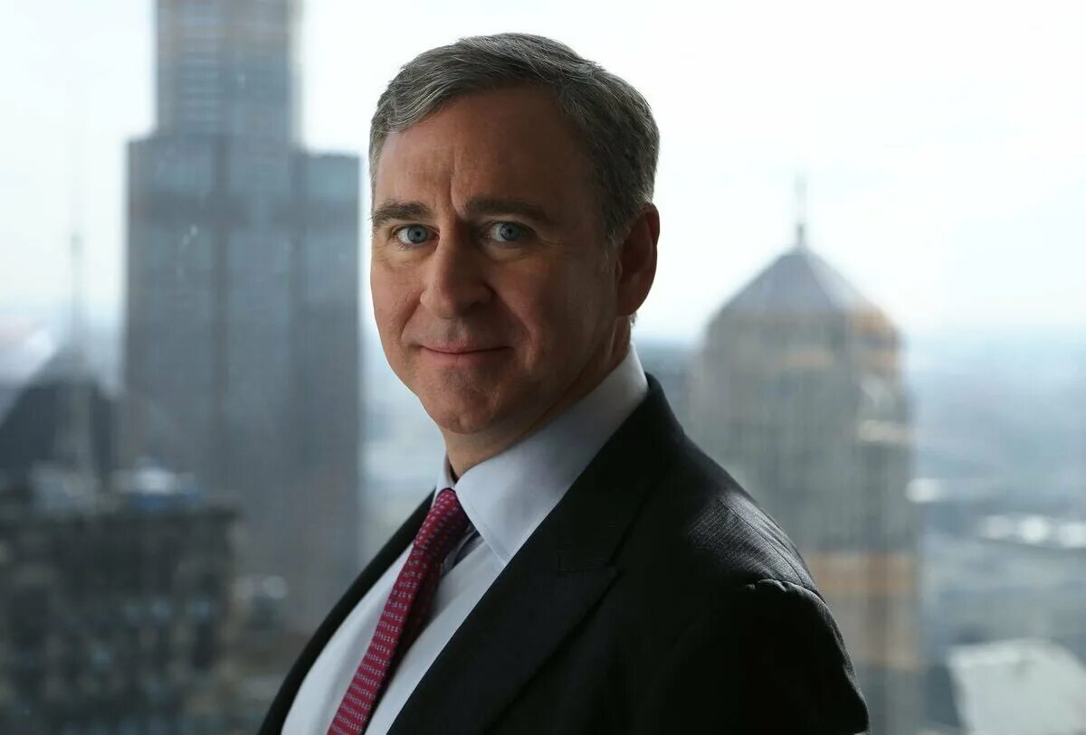 Бизнесмен ричард брэнсон. Миллионер основатель. Ричард брэнсон основатель корпорации virgin group. Джефф безос 2021. Ричард брэнсон.