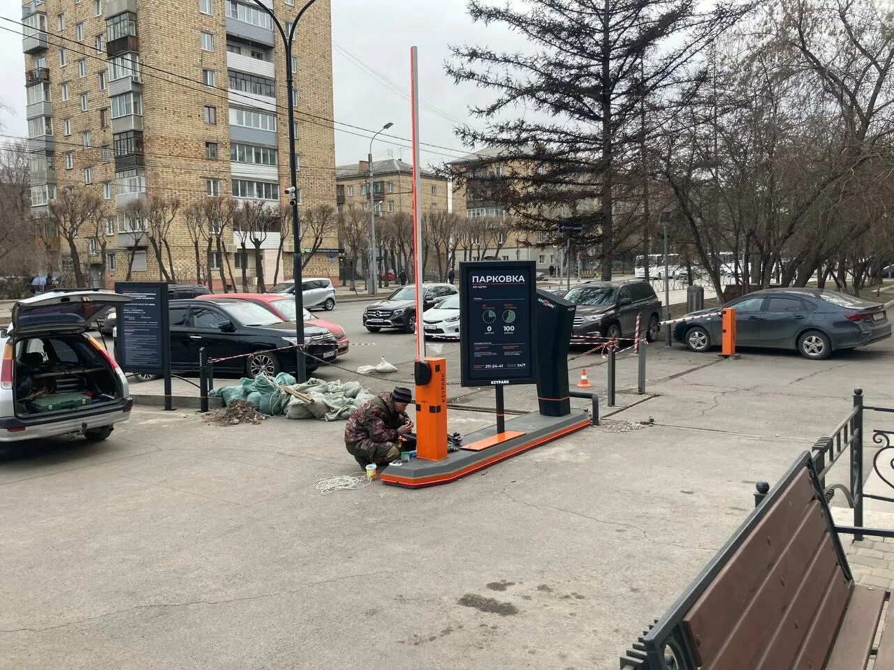 Красноярск сделали машину. Красноярск сделали машину. Старые длинные машины. Красноярск сделали машину. Елка из машин в красноярске.