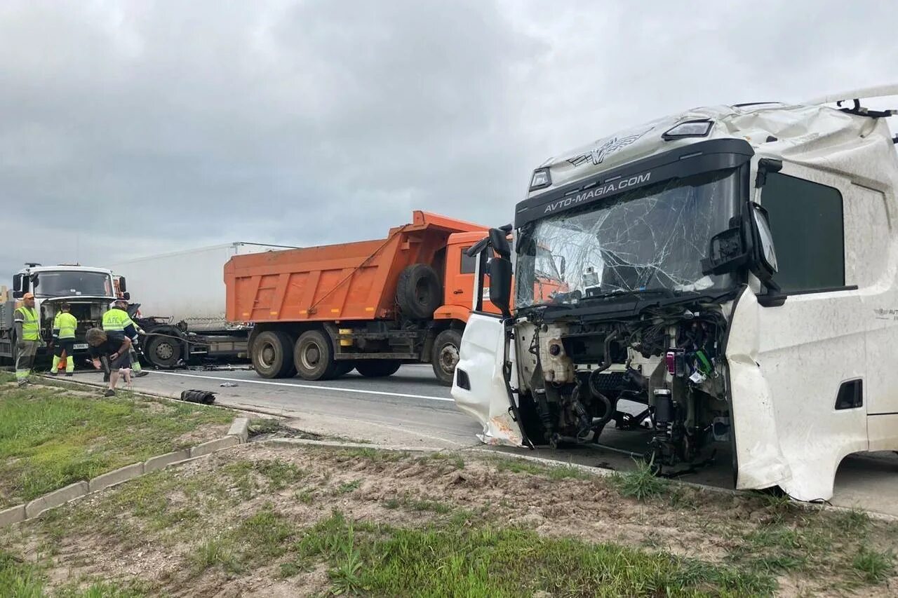 Чп в татарстане сегодня последние. Авария на трассе м7 за последние сутки в Татарстане. ДТП Набережные Челны КАМАЗ Скания.