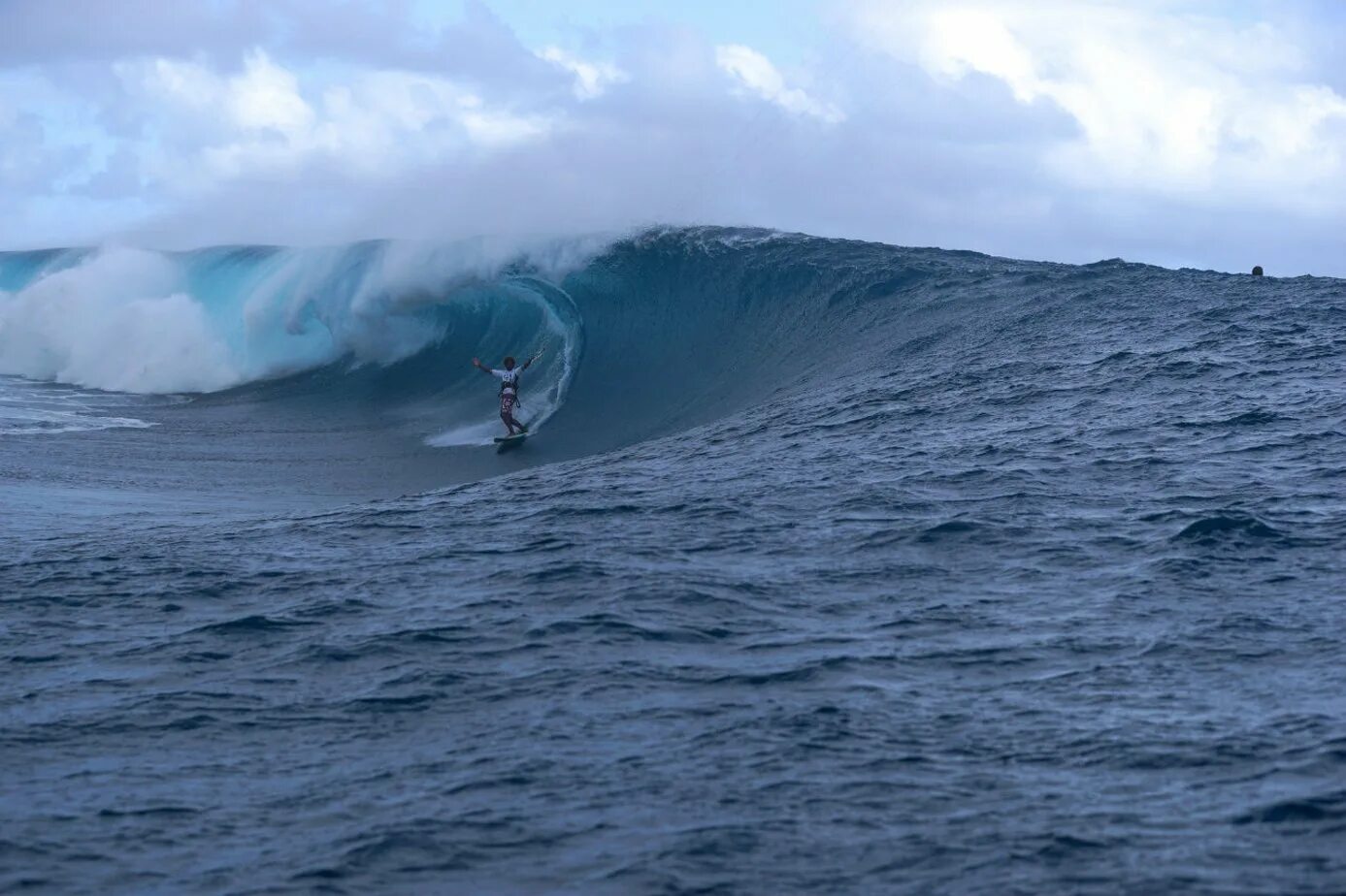 Фантастический домик. На краю мечты фильм. Девушка летает в облаках. Лестница в рай. Края мечты.