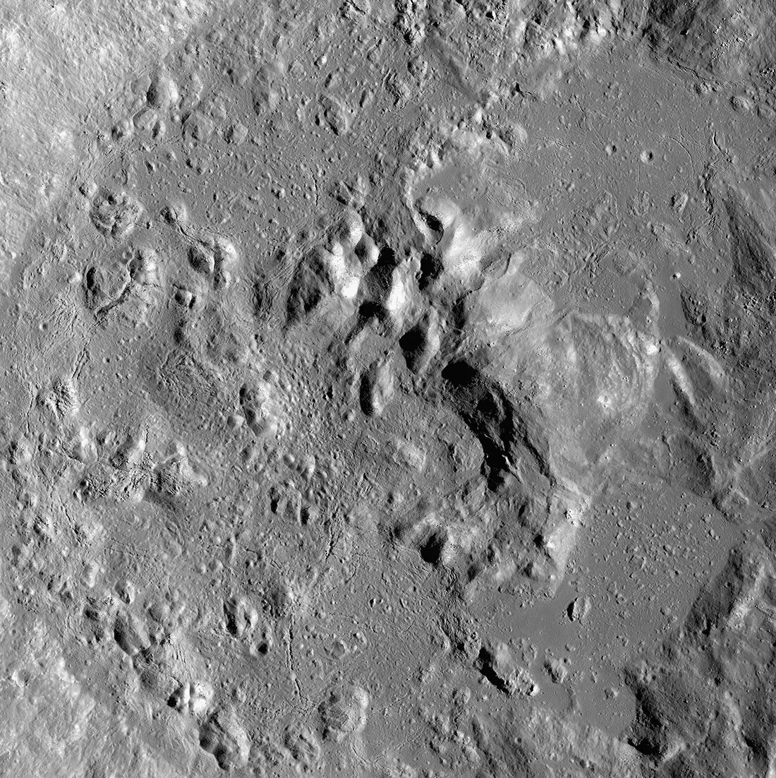 Обратную сторону луны 12. Снимки lro аполлонов. кратер на обратной стороне луны. вильгельм (лунный кратер). кратер гагарина на луне.