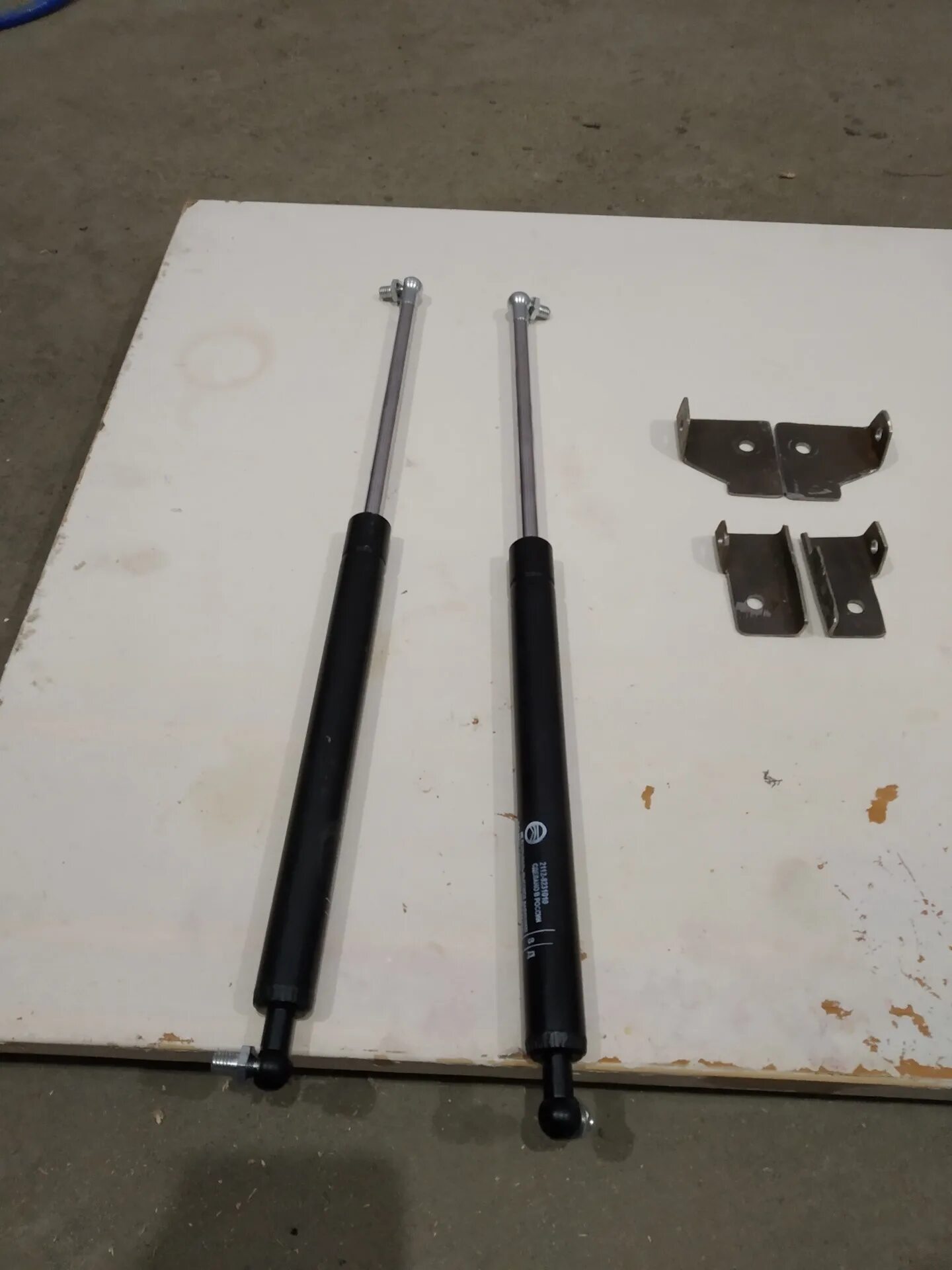 Газовые стойки для капота. Febi 08218 амортиз. Амортизаторы капота автоупор (2 шт. Газовые упоры для багажника фольксваген гольф 2. Газовые стойки для капота.