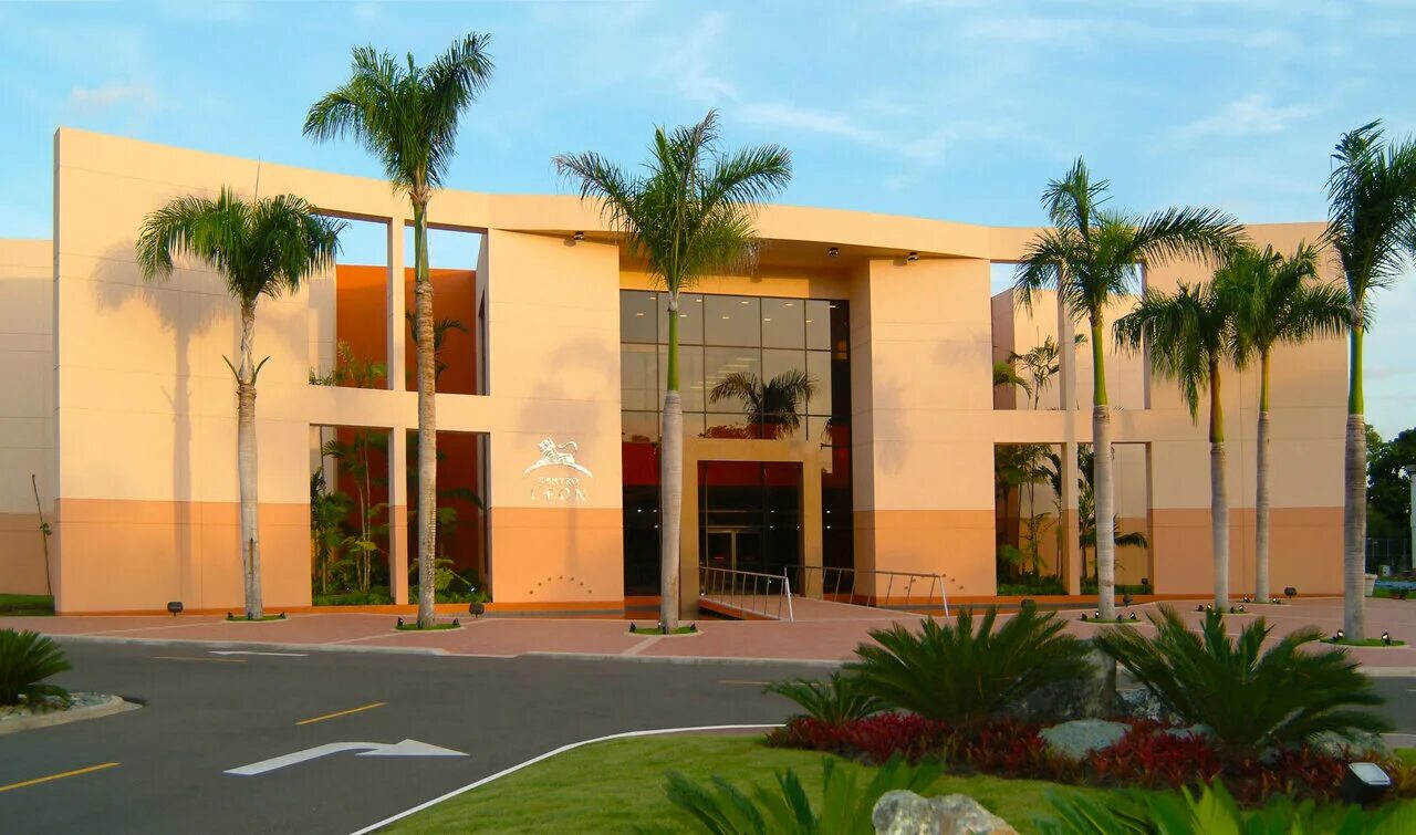 Calles. сантьяго де чили улицы. De santiago centro. пласа де армас чили. сантьяго улицы обычные.