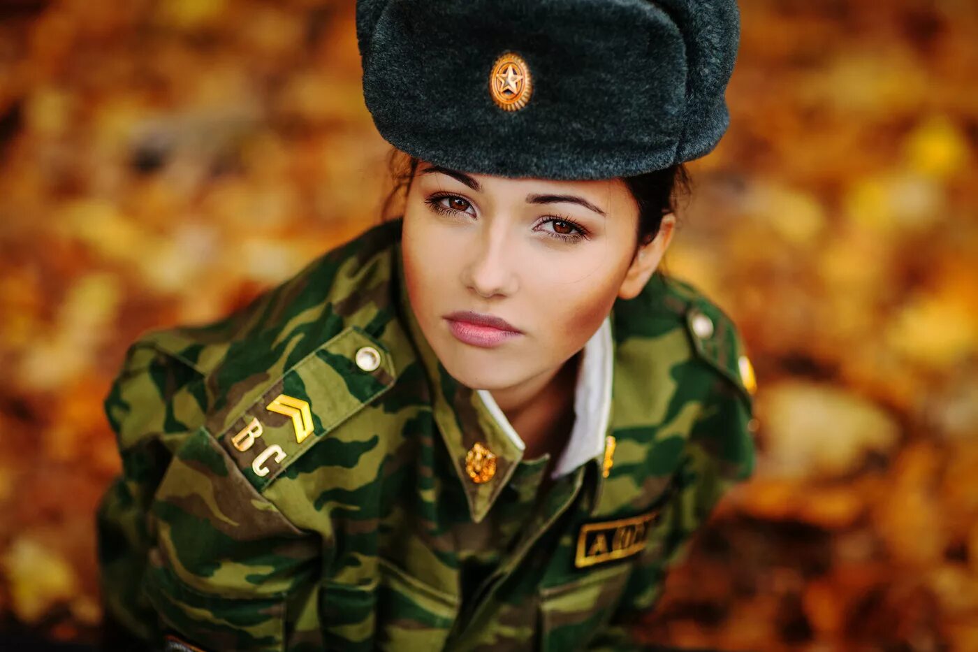 Ждем защитника отечества. 23 Февраля защитницы Отечества женщины. Девушки в военной форме. Поздравления с 23 февраля женщинам.
