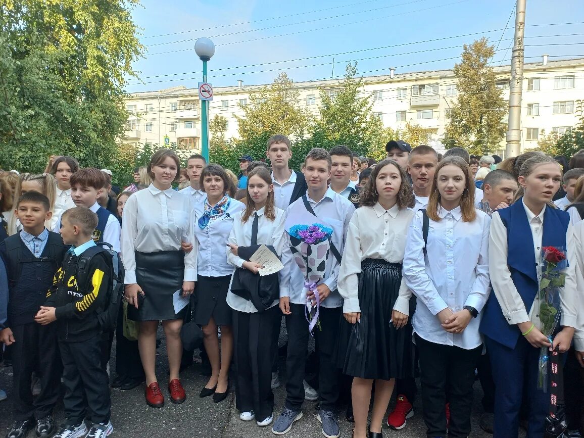 1 сентября 9 школа. школа 19'21 раменское. школьная линейка 1 сентября 9 класс. линейка 1 сентября 11 класс. школьная линейка 1 сентября.