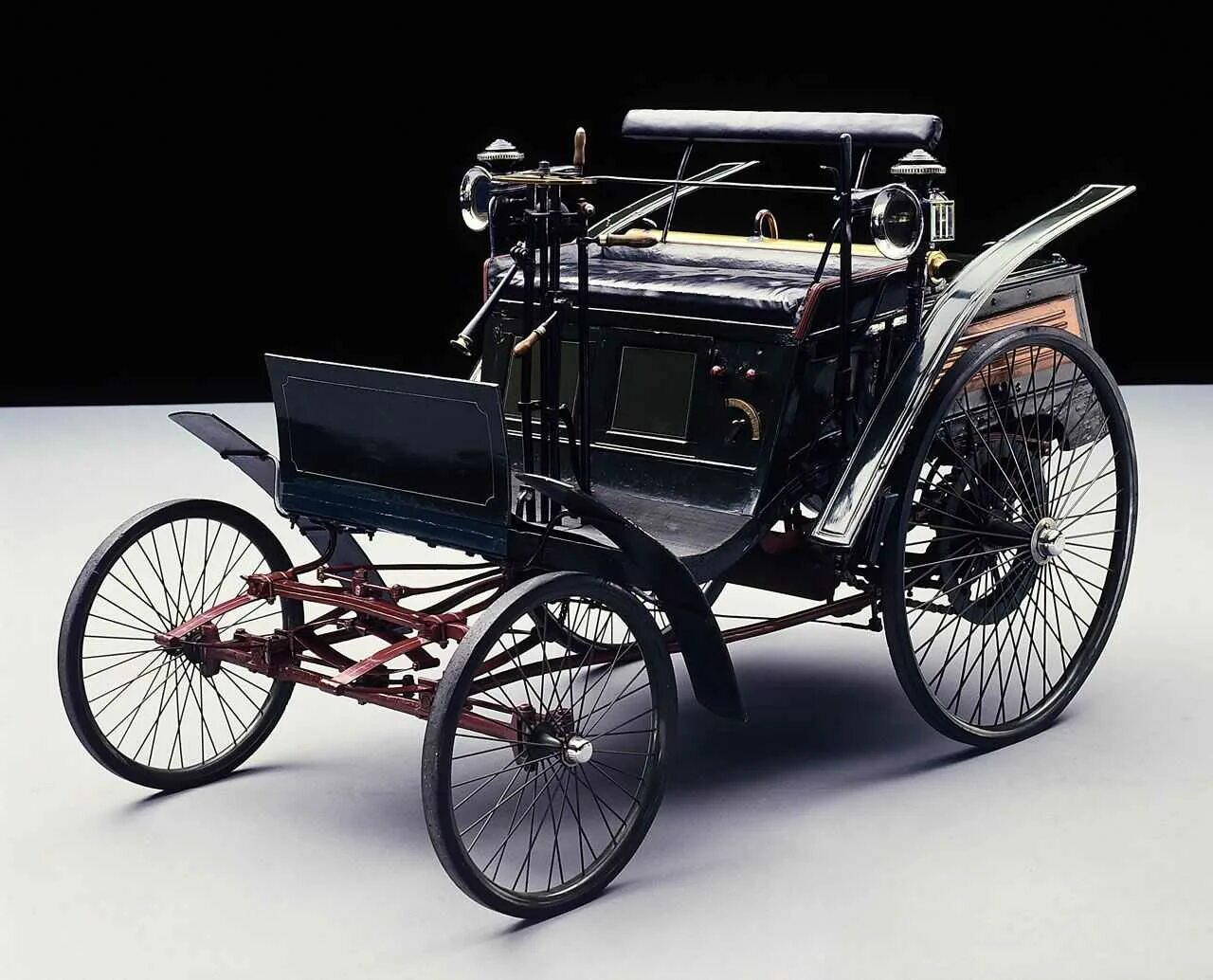 Benz velo 1894. “Benz velo” 1894 года с клаксоном. Первый Мерседес Бенц 1886. Первые автомобили в китае