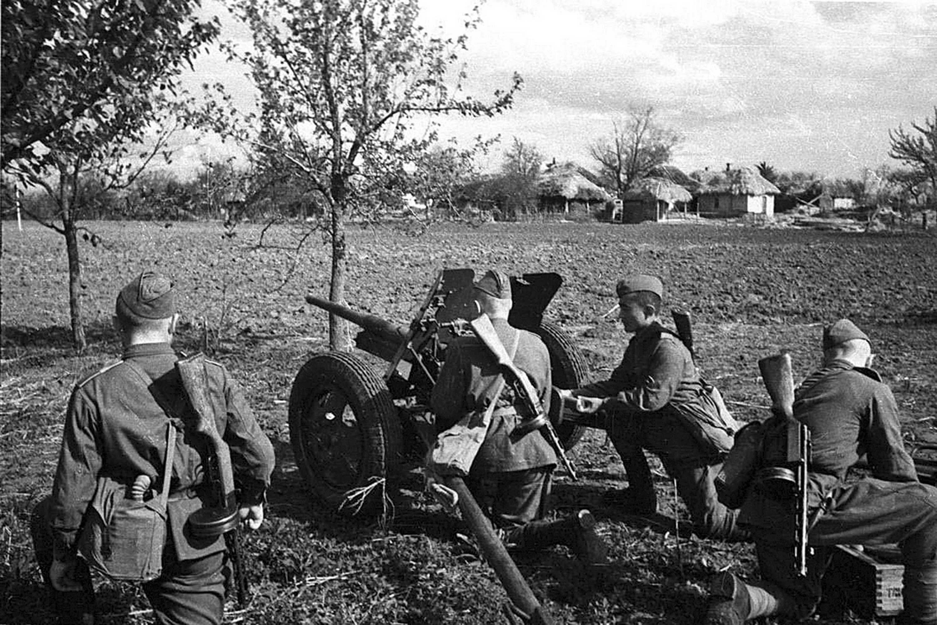 Фото военных лет великая отечественная. ВОВ 1943-1945. 45 Мм пушка ВОВ.