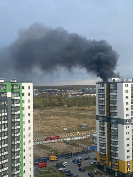 Что горит в горелово сейчас. Черный дым. Пожар издалека. Пожар Горелово 9 февраля. Пожар сейчас.