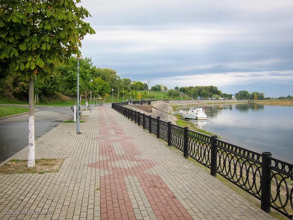 Г.Речица набережная. Набережная города Речица ,в Беларуси. Речица (Гомельская область). Речица центр города Днепр. Речица население