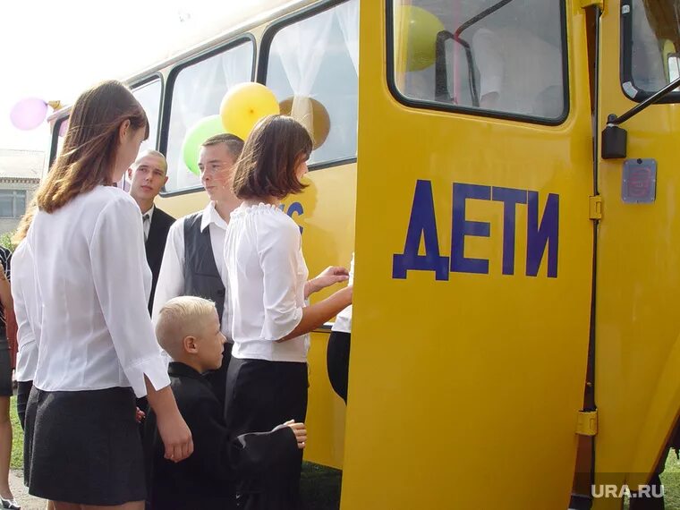 Перевозка детей автобусом заказ. Автобус для детей. Школьный автобус для экскурсий. Детская автобусная экскурсия. Дети в автобусе на экскурсии.