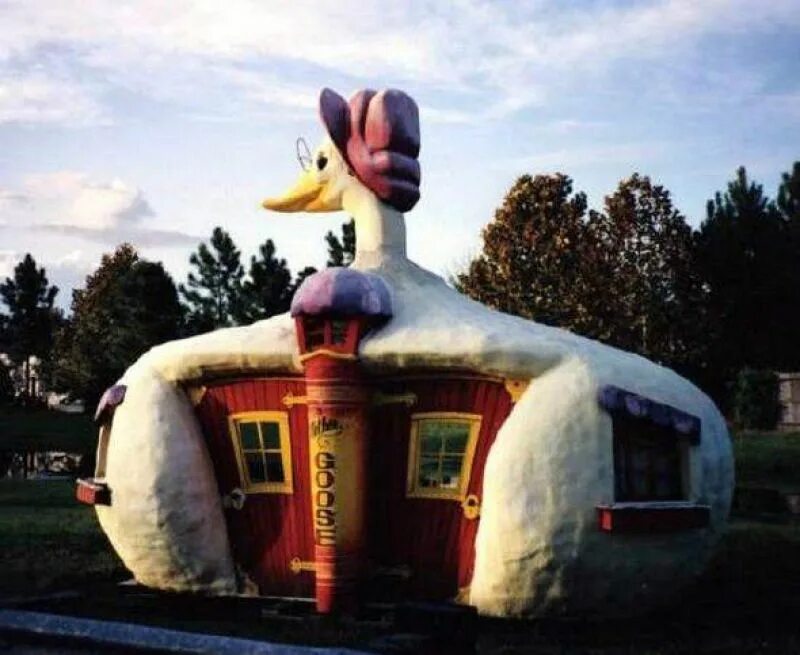 необычные домики. дом-башмак в штате пенсильвания сша. перевернутый дом в германии. странный дом (weird house). очень странный дом.