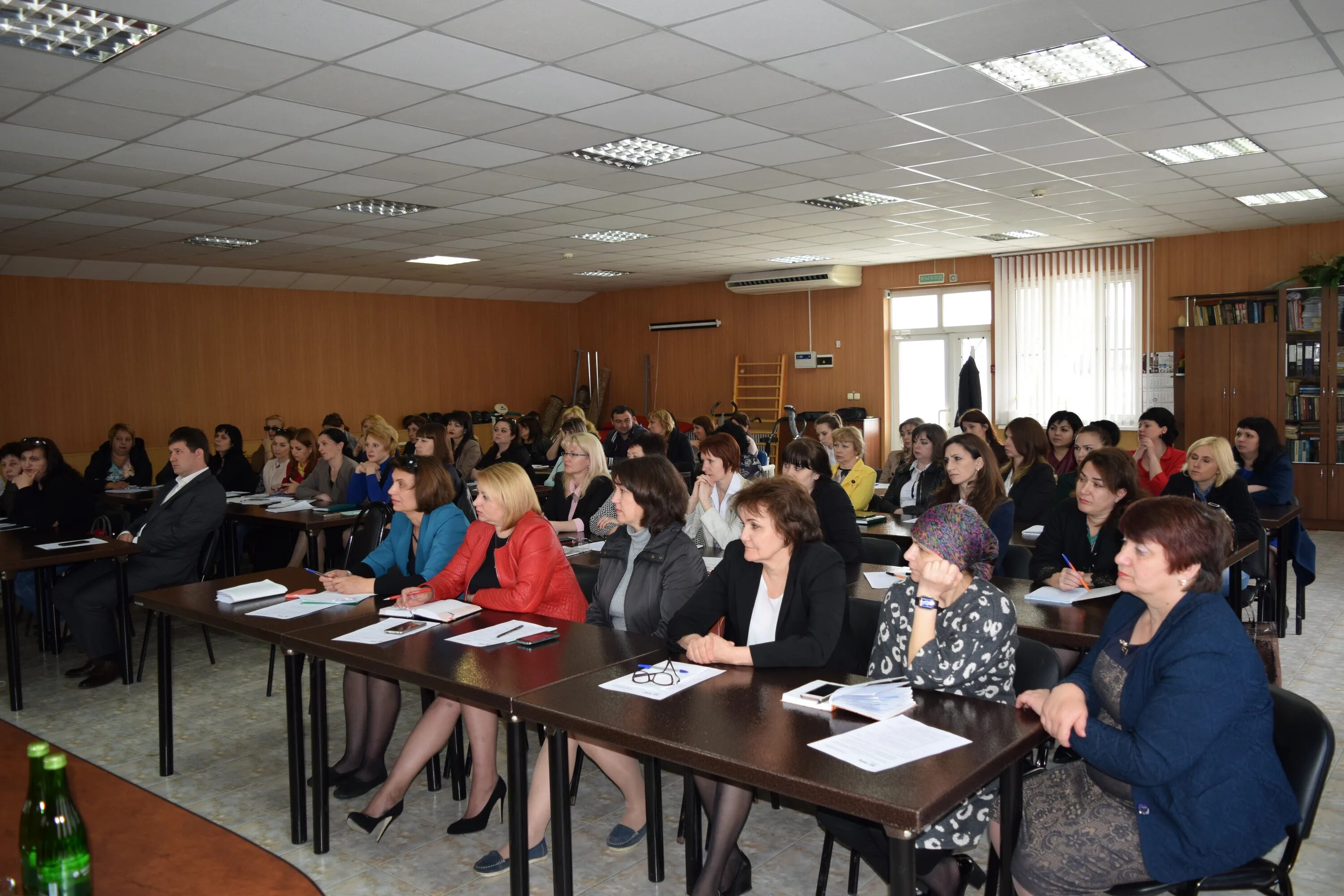 Институт дополнительного профессионального образования москва. Лица социальных работников. Идпо. Сертификат университет 20. Институт дополнительного профессионального образования.