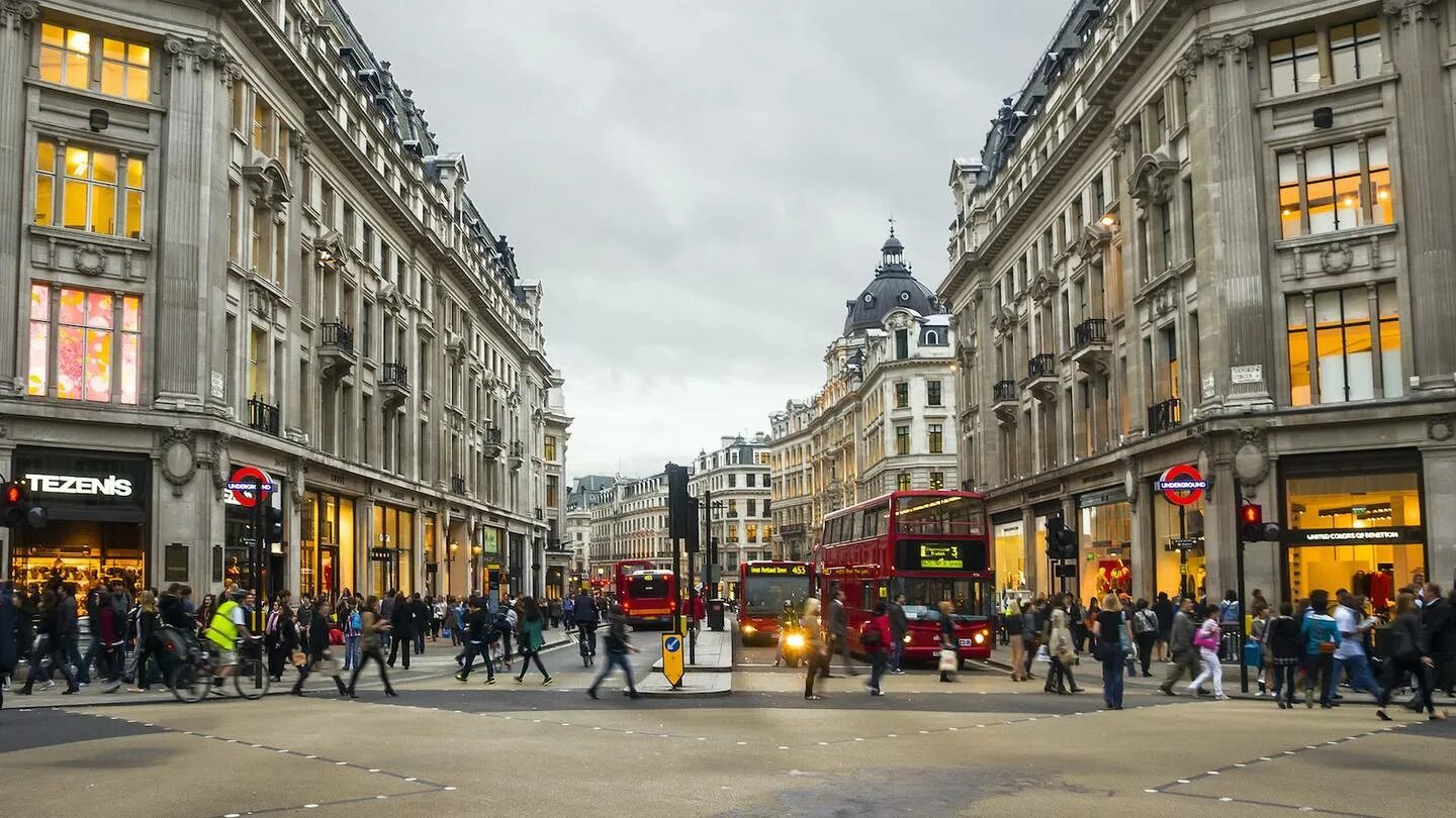 Оксфорд-стрит в Лондоне. Риджент стрит Лондон. Улица Англии Oxford Street. Достопримечательности Оксфорд стрит. Oxford street shops