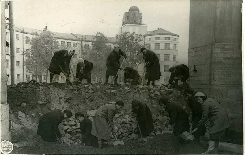 24 сентября 1941. Киев крещатик 1941. Блокада ленинграда 1941-1944 снятие блокады. Взорванный крещатик 1941. 1941.