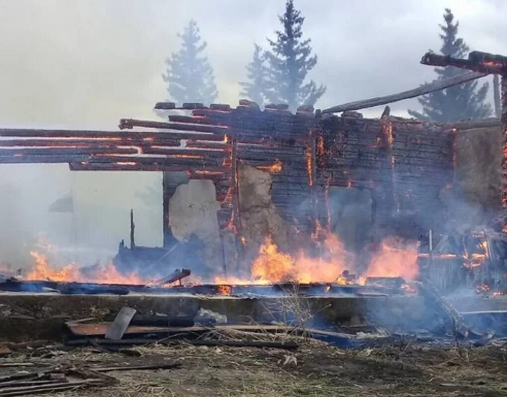 Погода ирбейское красноярского на неделю. Деревня Михайловка Красноярский край Ирбейский район. Пожар в Ирбее. Пожар в Ирбейском районе. Пожар в деревне Михайловка.