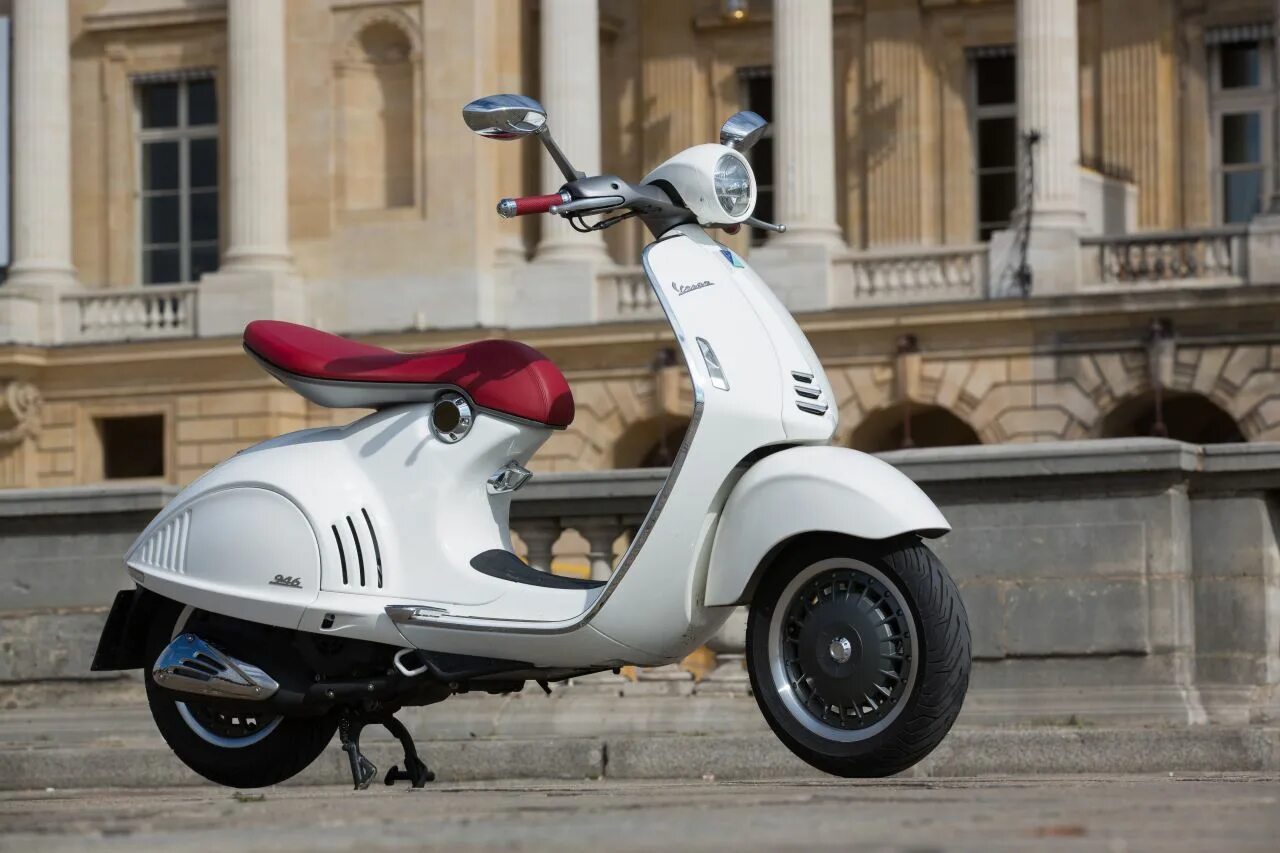 Vespa 946. Vespa Armani 946. Скутер Веспа. Vespa 946 Courier. Скутер типы