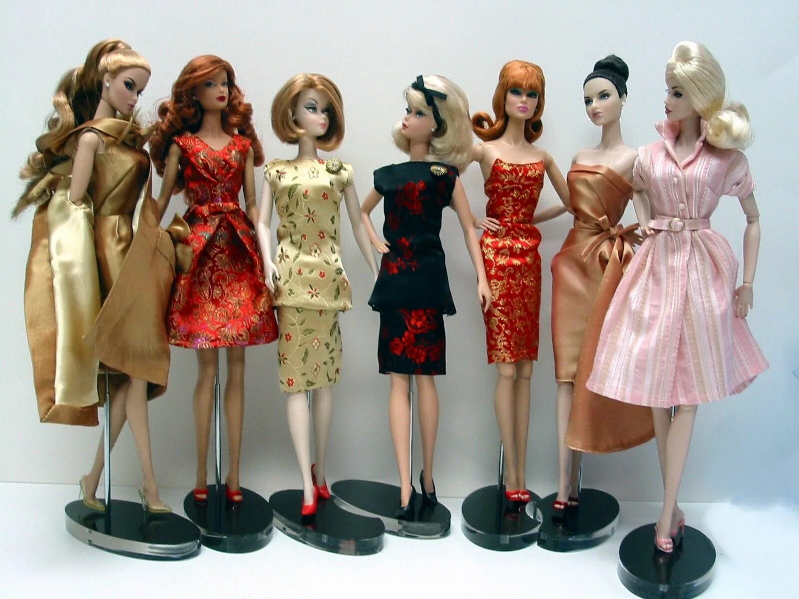 Фэшн коллекция куклы. Одежда для коллекционных кукол. Одежда для Барби. Выставка кукольной одежды.