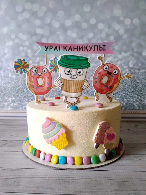 Декор торта каникулы. Торт ура. Торт каникулы. Торт первокласснику. Бенто торт ура.
