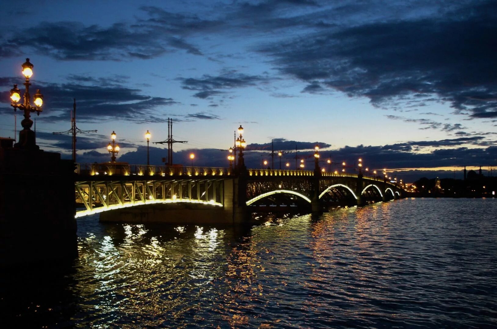 Мост белые ночи. Троицкий мост в санкт-петербурге. троицкий мост в санкт-петербурге ночью. троицкий мост в санкт-петербурге чб. троицкий мост питер белые ночи.