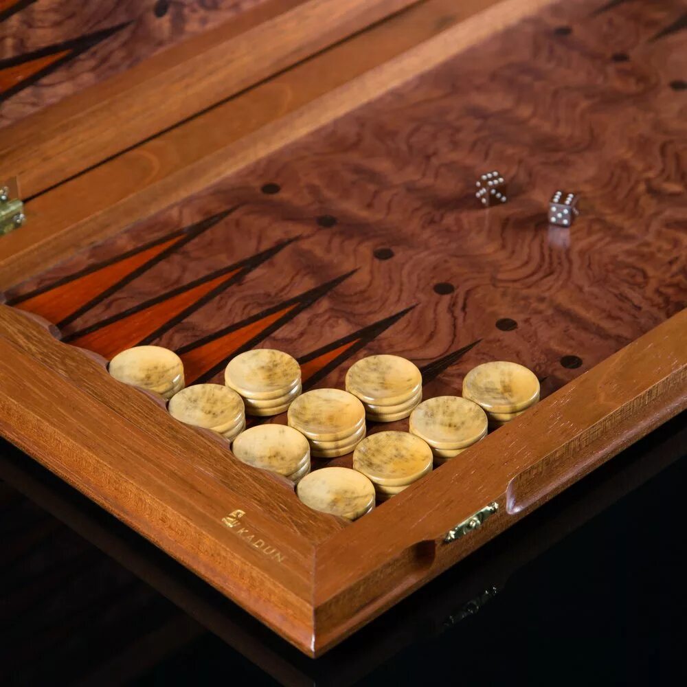 Нард игра. Нарды. нарды игровые. нарды игрушка. играют в нарды.