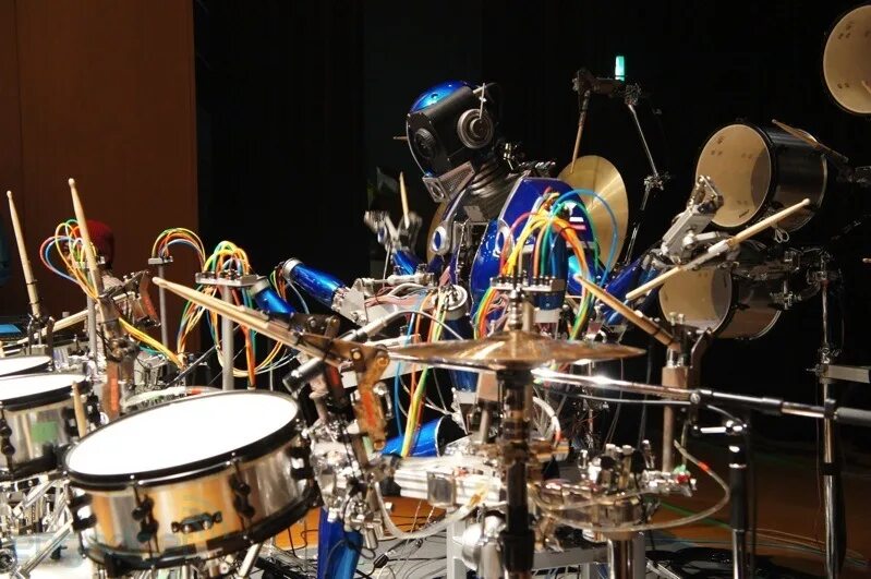 Музыкальная группа роботы. Группа compressorhead. друммер robot drummer. робот музыкант. оркестр роботов.