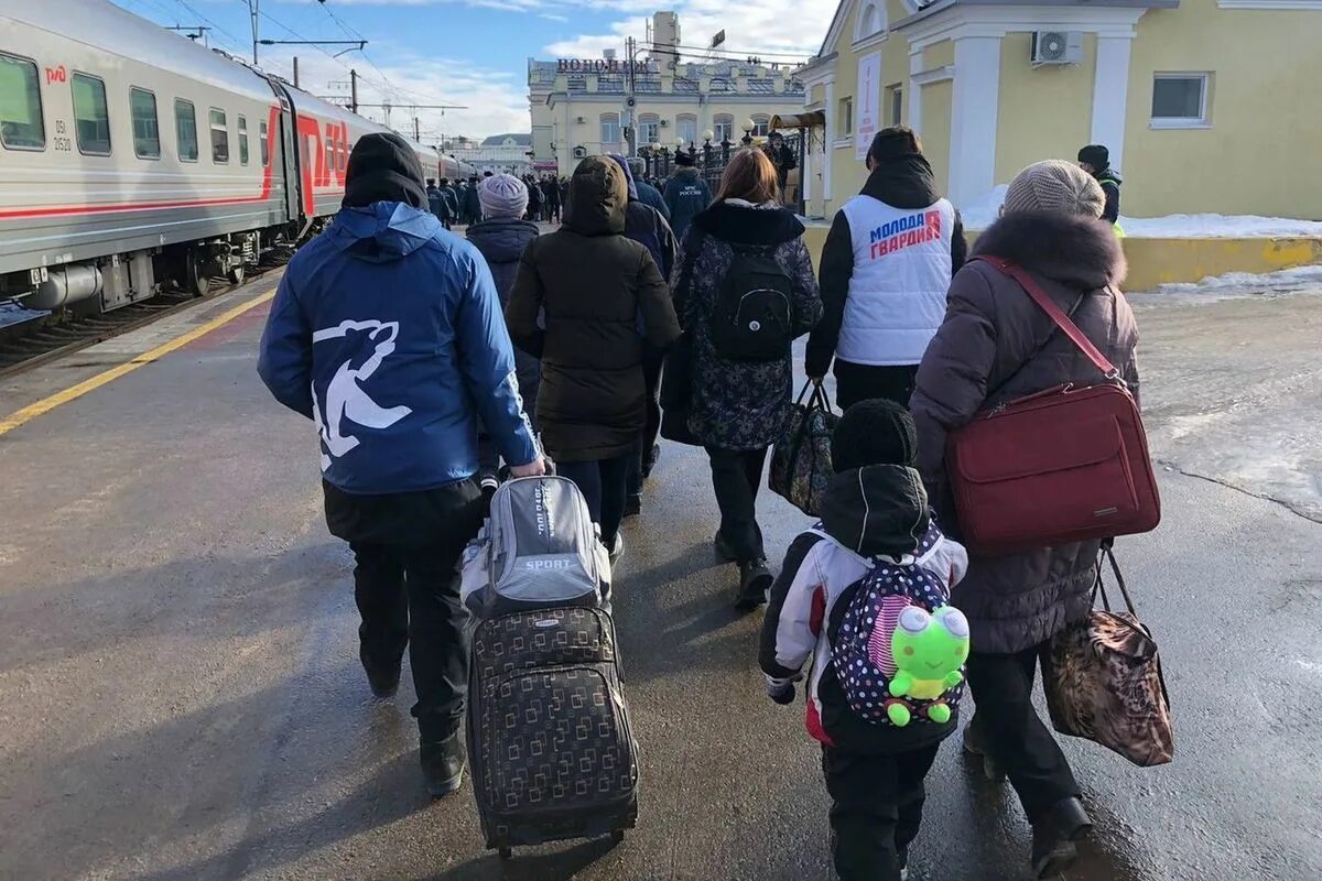 Беженцы ДНР Воронеж. Беженцы с Донбасса. Беженцы с Донбасса в России. Волонтеры беженцы. Готовы помочь россии