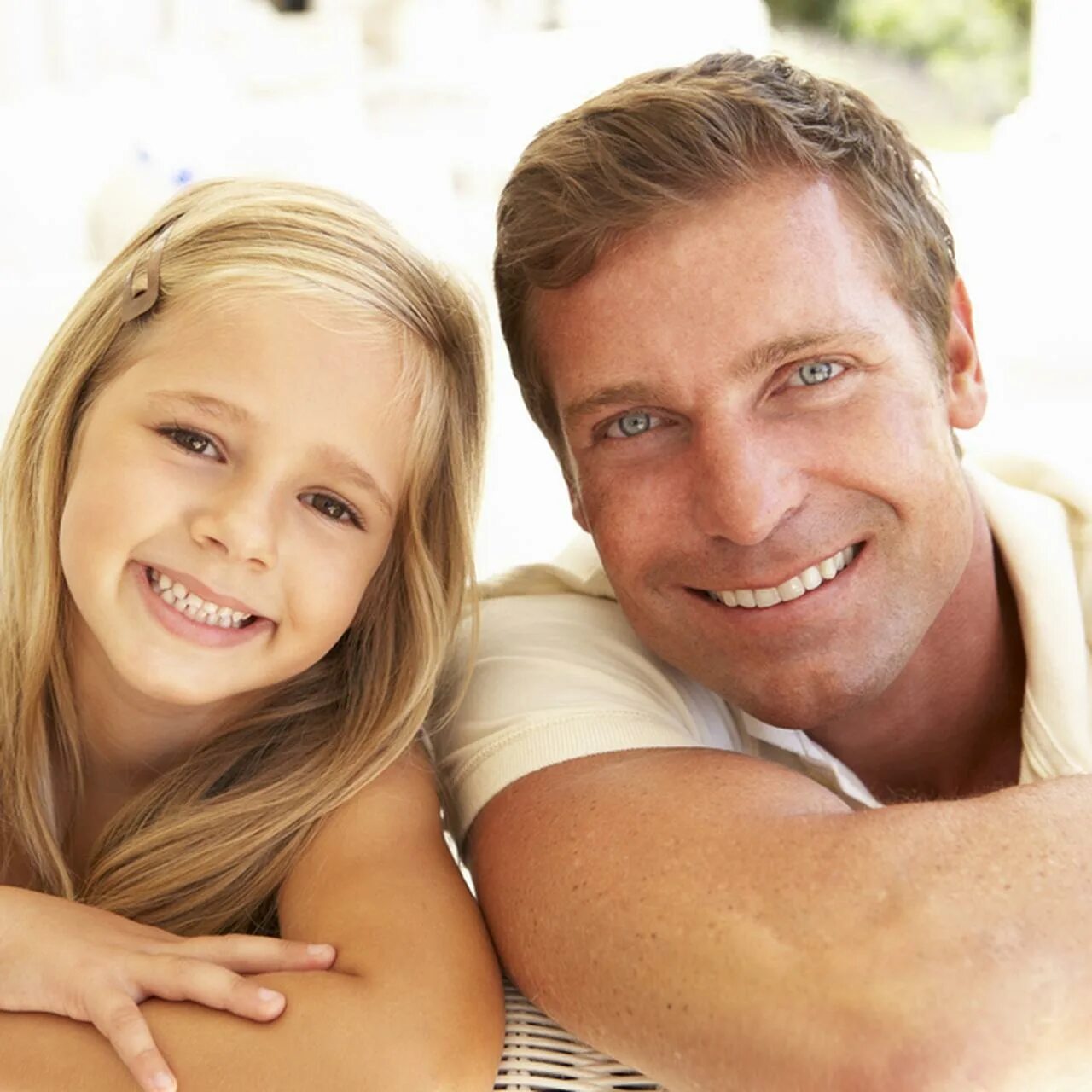 Папа с дочкой фотопортрет. Счастливый папа с дочкой. Девочка с отцом. Девушка папы чейза. Маленькие девочки и папа.