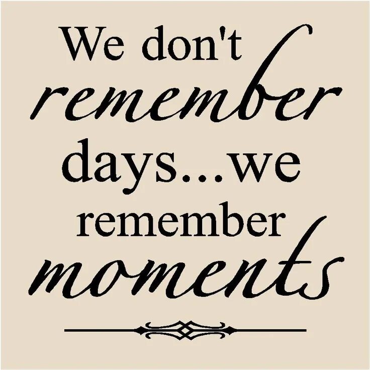 We don't remember Days we remember moments на черном фоне. We dont remember Days we remember moments. Remember the moment. Remember us надпись.