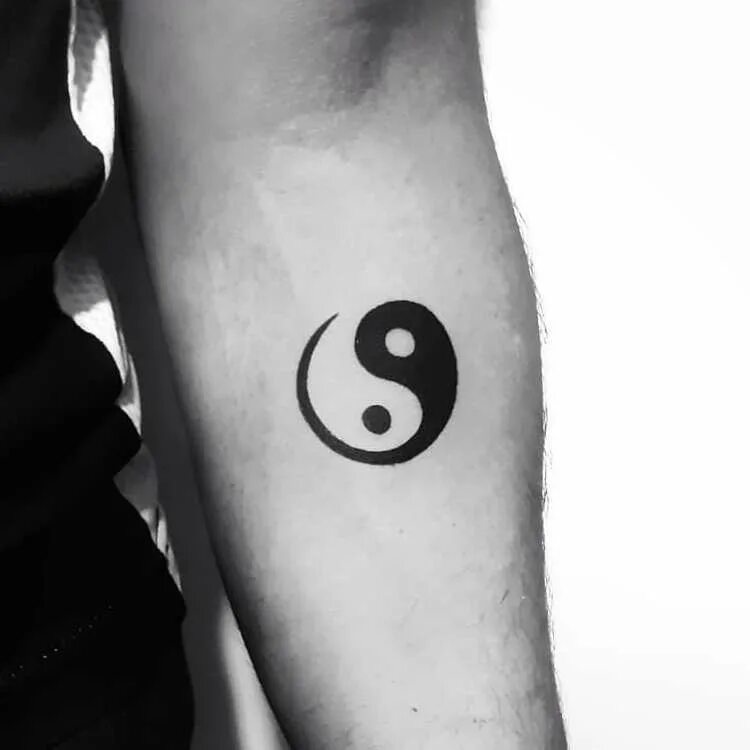 Тату мужские инь янь. Тату инь янь значение. Тату инь янь. Тату инь янь для мужчин. Тату инь янь для девушек.