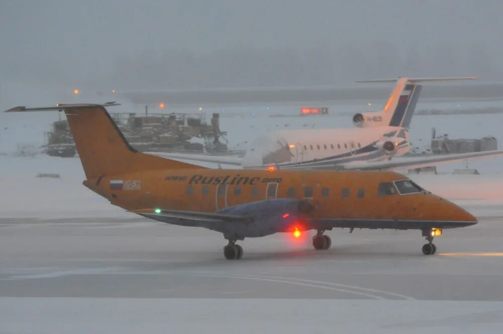 Советский екатеринбург самолет. РУСЛАЙН Embraer 120. Эмбраер РУСЛАЙН. Самолет Embraer Rusline. РУСЛАЙН В Кольцово.