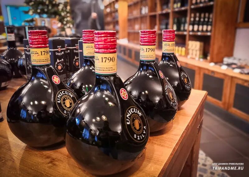 Ликер unicum. Венгерский бальзам уникум. unicum zwack. бутылка будапешт уникум. ликер уникум бариста венгерский.