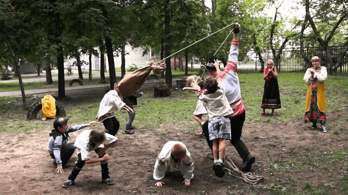 Традиционные русские народные игры. Старинные игры для детей. Русские народные игры. Народные забавы. Праздник народных игр.