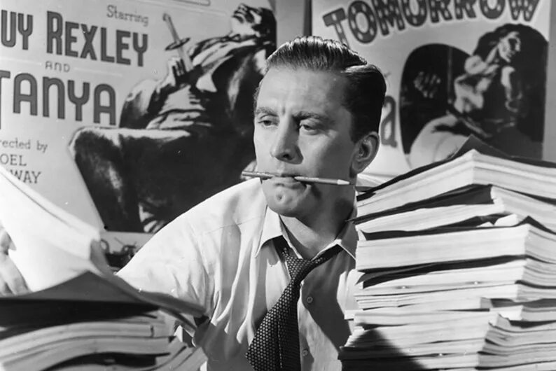 Screenwriter. Сценарист профессия. Screenwriter. Сценарист. Журналист за столом.