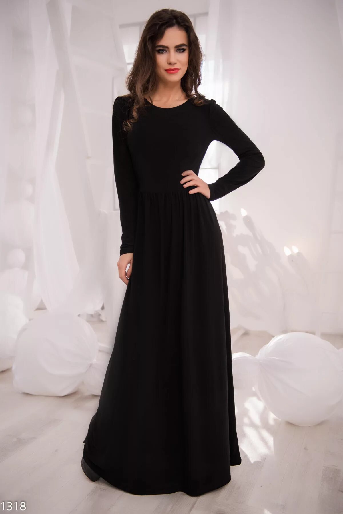 Платье изумрудное макси атлас. 3 длинные платья. 3 длинные платья. Вечернее голубое платье с рукавами. Платья valentino фото.