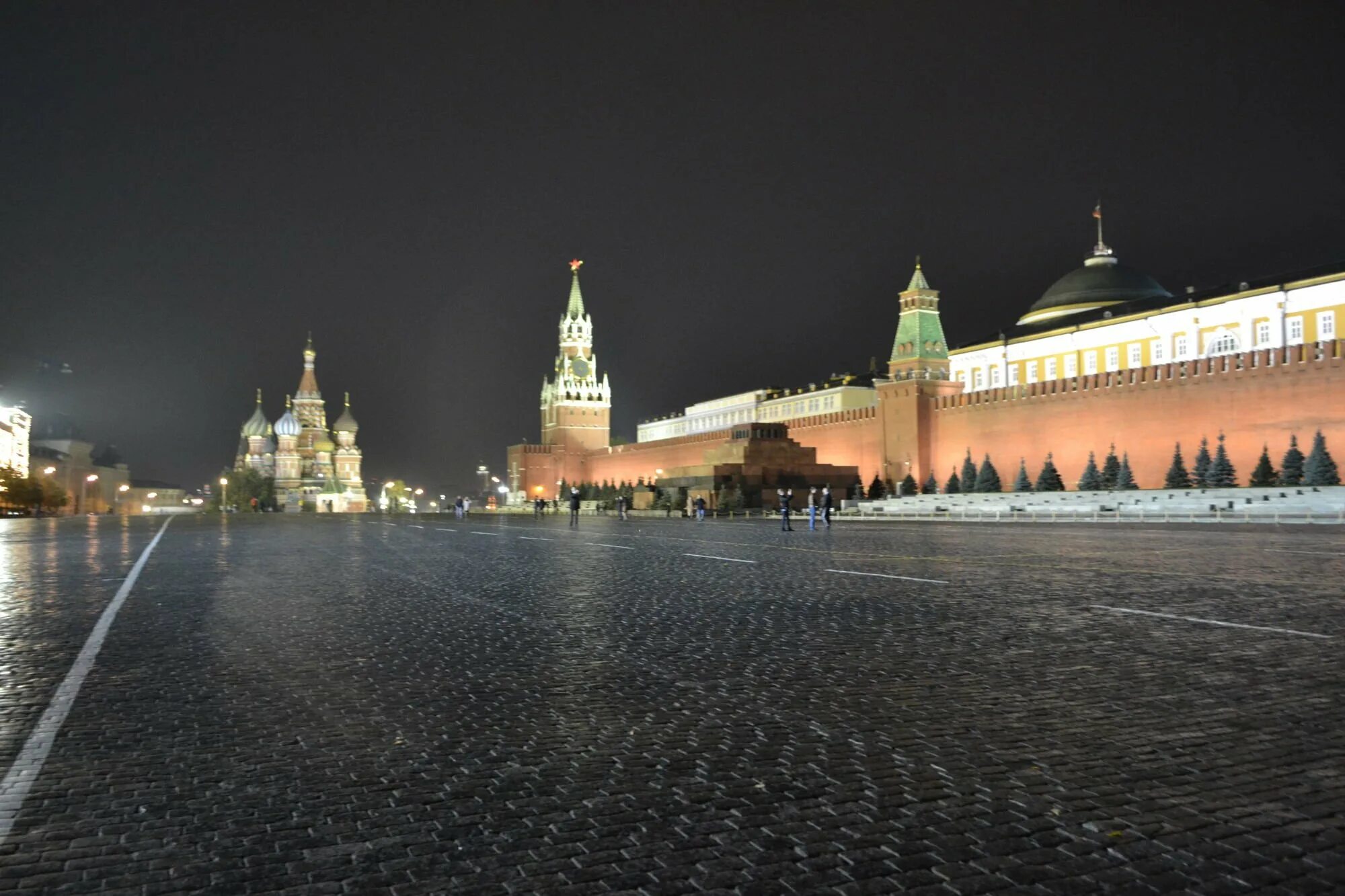 Москва вечером лето. Ночная красная площадь в Москве. Красная площадь ночью. Ночной Кремль. Кремль ночью.